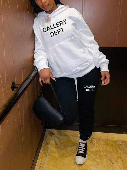 Chic and Style women's urban hoodie set and jogger pants with trendy print