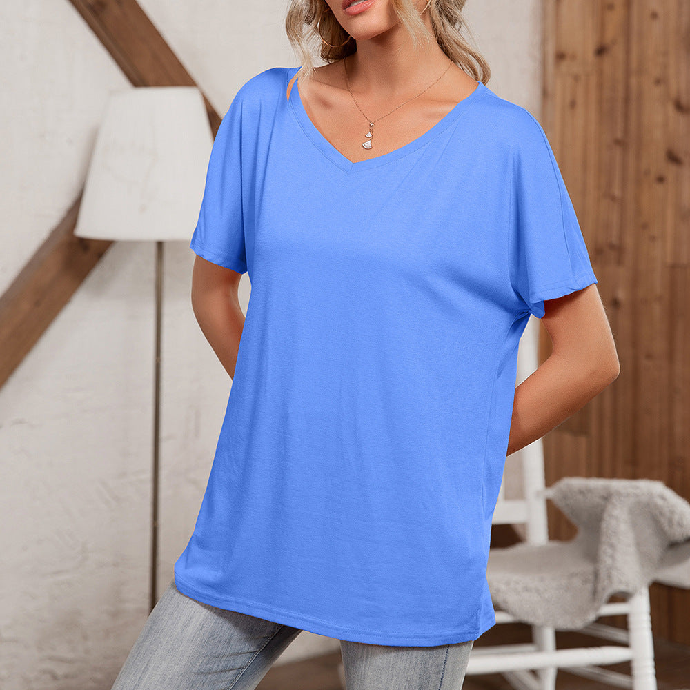 Asymmetrical oversized t-shirt for women with relaxed fit Chic und Stil