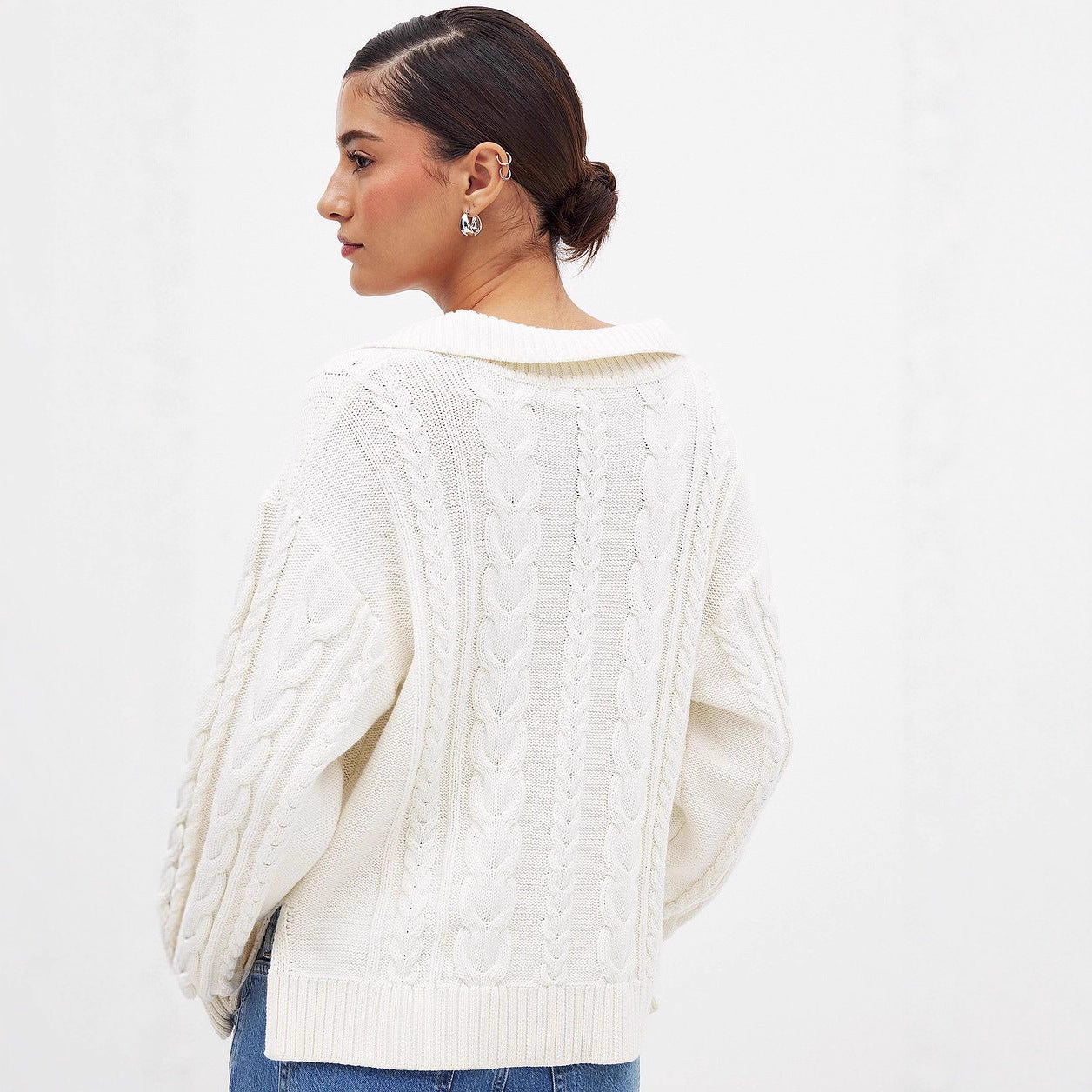 Pull en tricot épais pour femmes avec col romantique et détails de lacet pratiques Chic und Stil