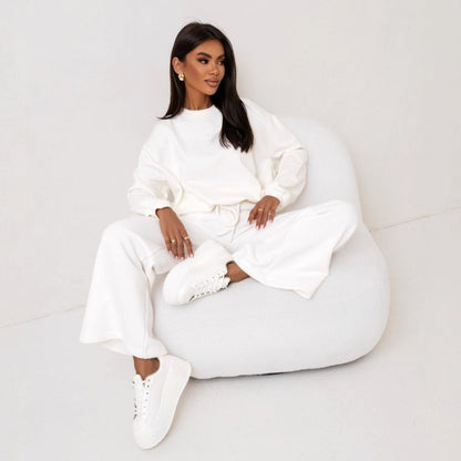 Casual outfit for women with wide pants and oversized sweatshirt Chic und Stil