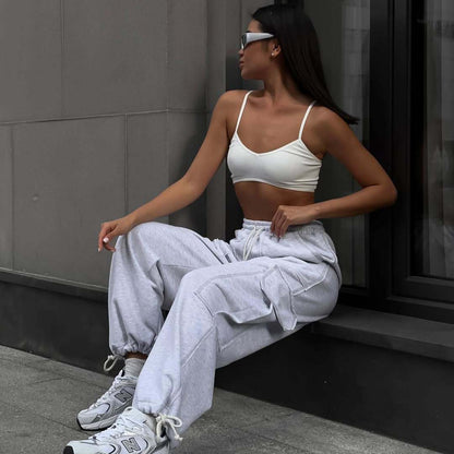 Casual cargo pants for women with a loose fit and practical pockets Chic and Style