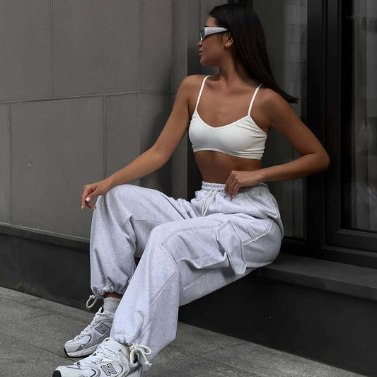 Casual cargo pants for women with a loose fit and practical pockets Chic and Style