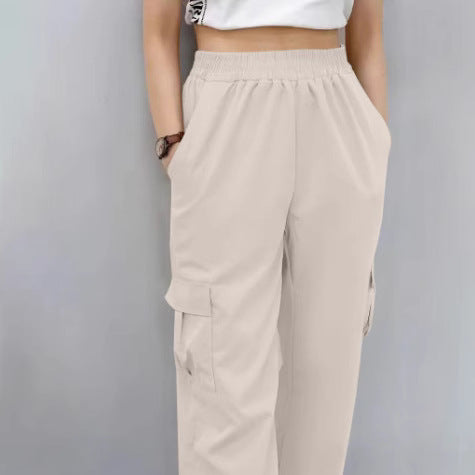 Cargo pants for women with elastic waistband and practical side pockets Chic and Style
