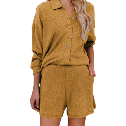 Ensemble de loisirs pour femmes avec blouse décontractée à boutons et shorts Chic und Stil