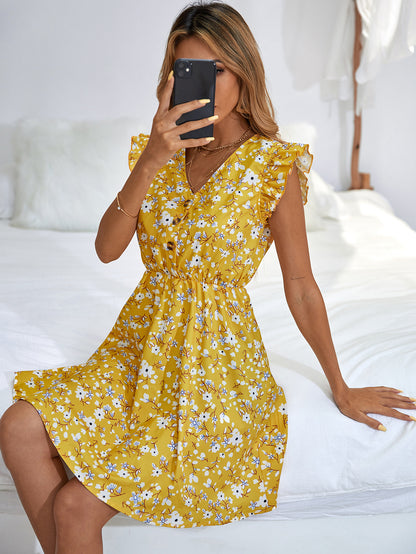 Robe courte à manches courtes pour dames avec détails en volants et design à boutons Chic und Stil