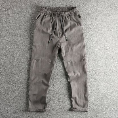 Men's athletic leisure pants with elastic waistband and practical drawstring Chic und Stil