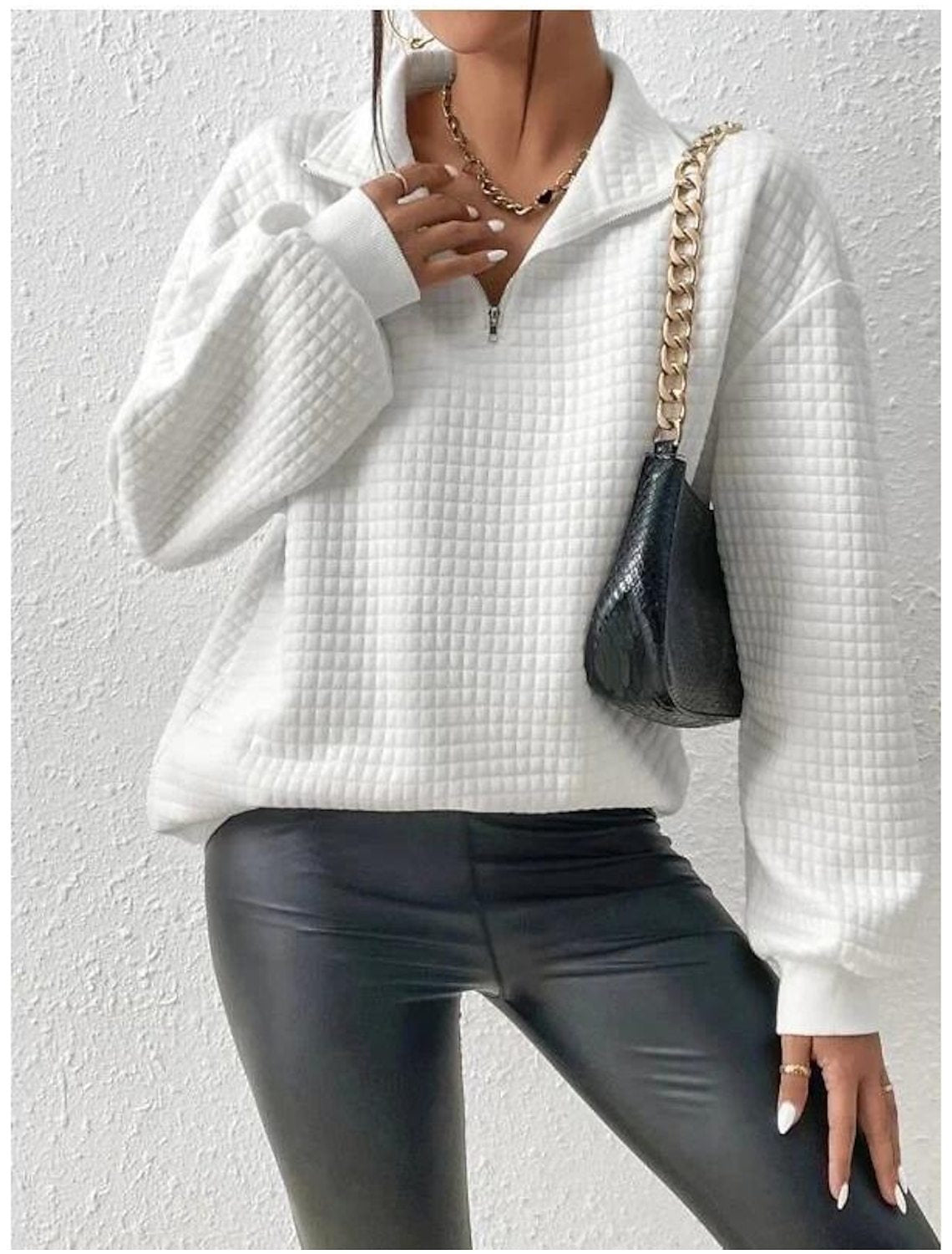 Sweatshirt oversize pour femmes avec col montant et design texturé Chic und Stil