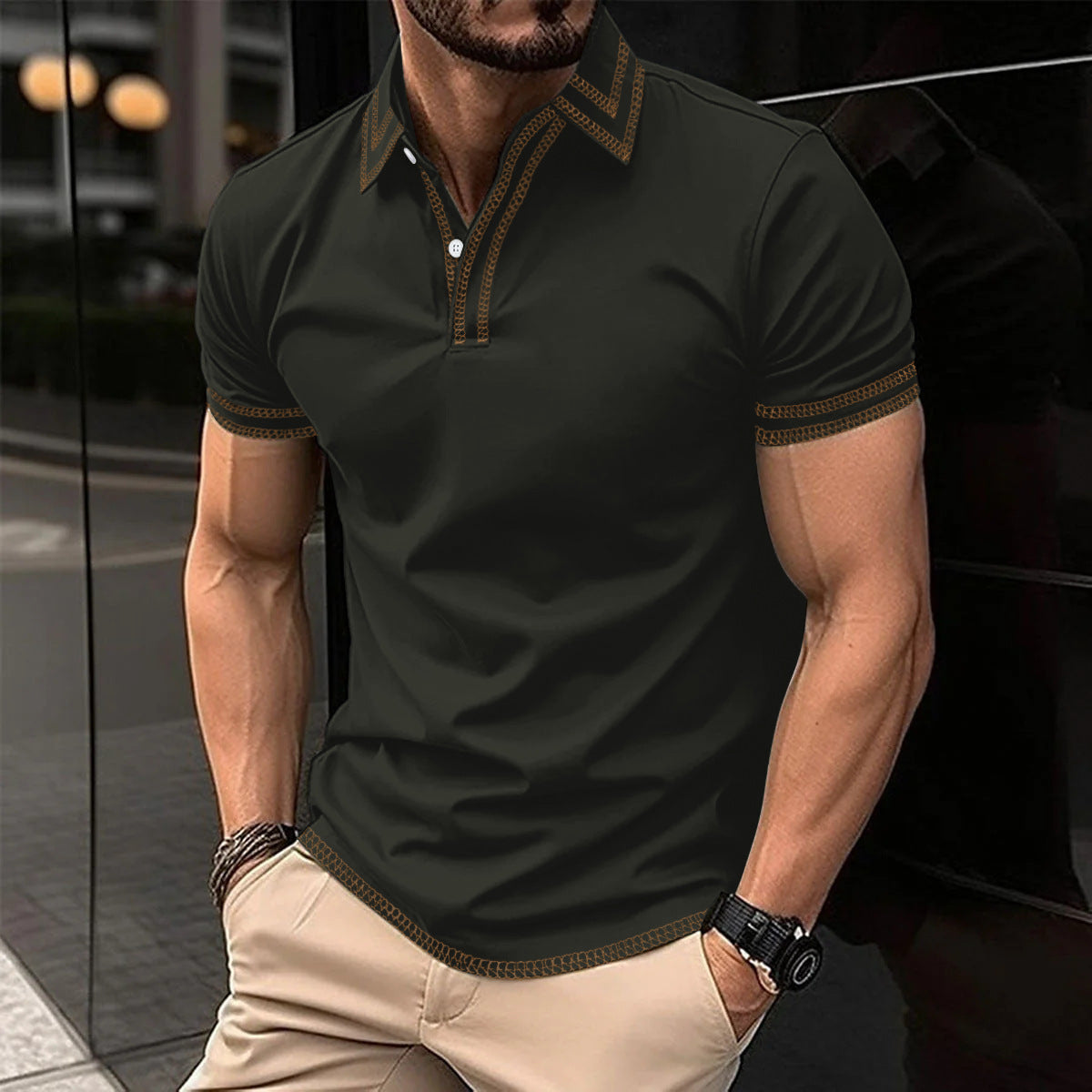 Polo pour homme stylé avec des détails de broderie tendance Chic und Stil