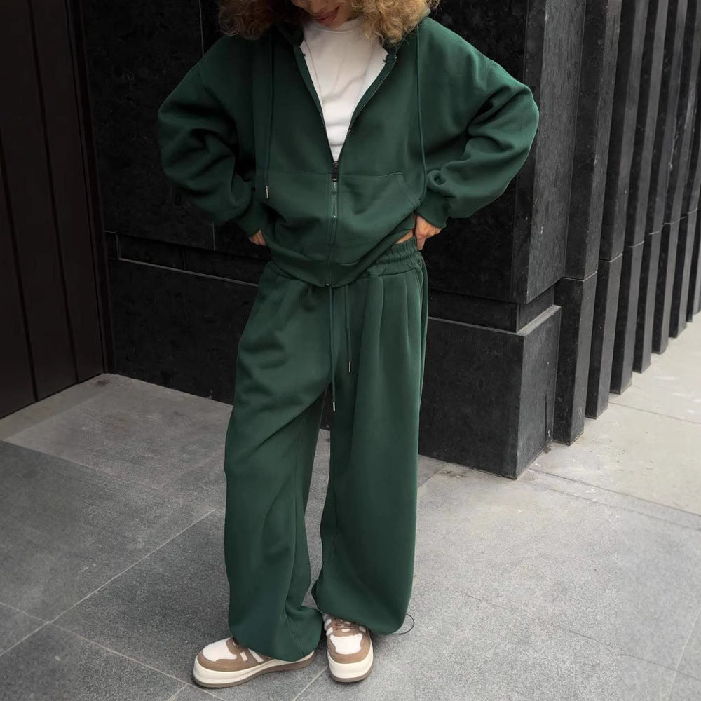 Sporty hoodie for women with a loose fit and comfortable jogger pants Chic und Stil