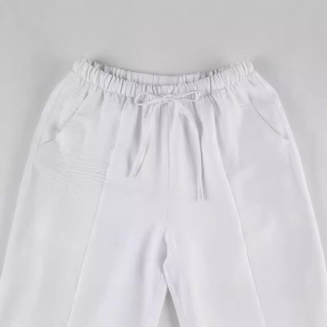 Elegant and lightweight lounge pants for women with elastic waistband and side pockets Chic and Style