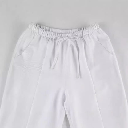 Elegant and lightweight lounge pants for women with elastic waistband and side pockets Chic and Style
