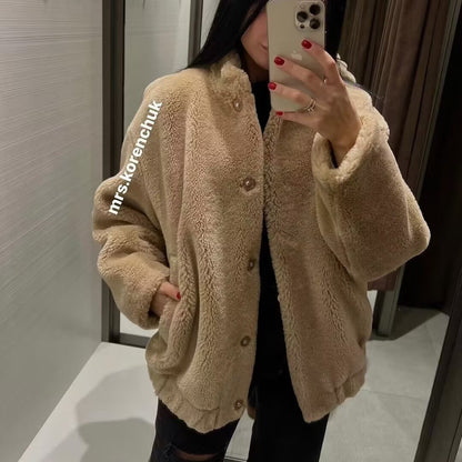 Ladies Cozy Fleece Jacket with High Collar and Practical Pockets Chic and Style