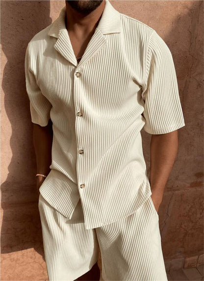 Chemise à manches courtes pour hommes et short avec design structuré Chic und Stil