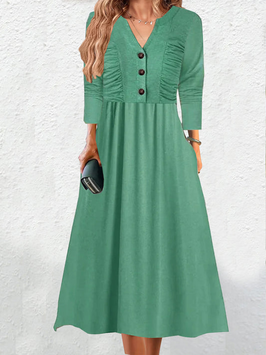 Robe midi femme avec élégant décolleté en V et détails de boutons Chic und Stil