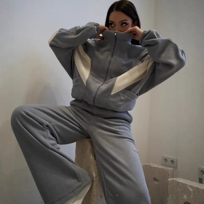 Women's sporty fleece set with a high collar and wide pants Chic und Stil