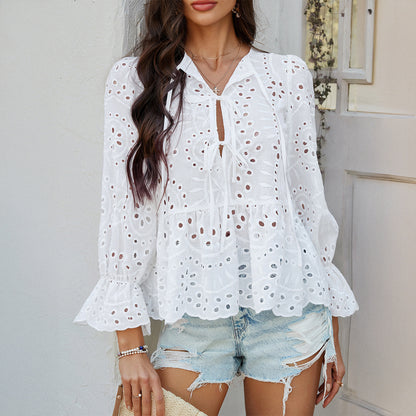 Blouse en dentelle pour dames avec des détails de volants et un laçage Chic und Stil
