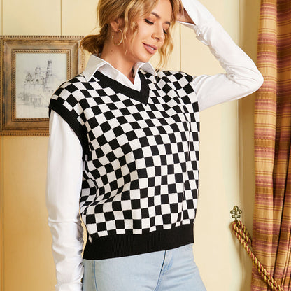 Women's fashion V-neck pullover with checkered pattern Chic and Style