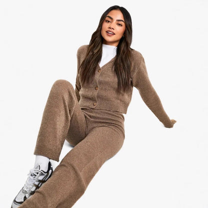Women's loungewear set with stylish cardigan and comfortable loose pants Chic und Stil
