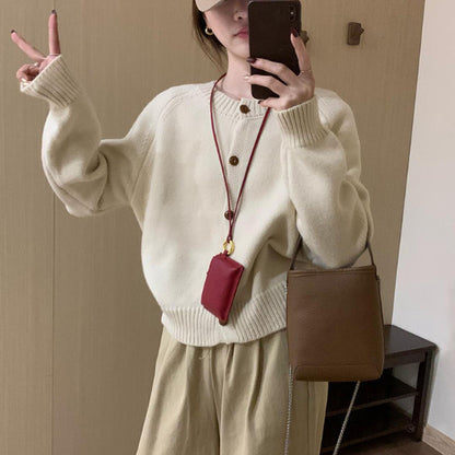 Pull en tricot confortable pour femmes avec détails de boutons et épaules tombantes Chic und Stil