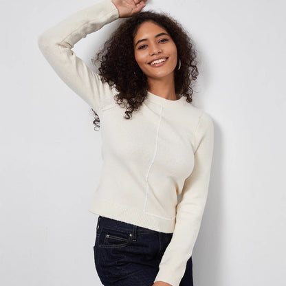 Pull en tricot pour femmes avec un joli col rond et des détails de couture modernes Chic und Stil