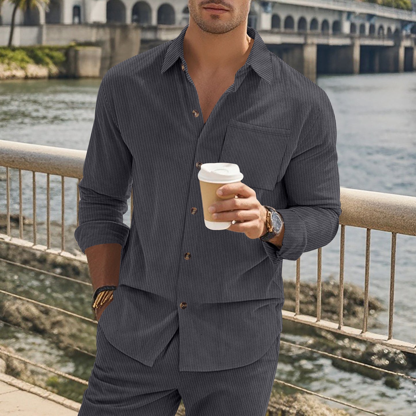 Chemise pour hommes avec un motif à rayures fines et une poche poitrine pratique Chic und Stil
