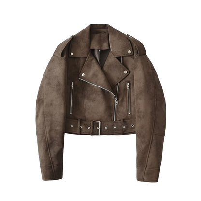 Dames en simili cuir bikerjacke dans un design cropped à la mode avec des poches pratiques Chic und Stil