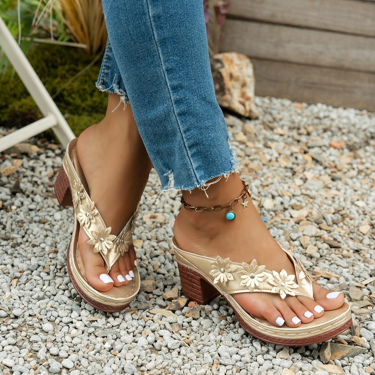 Sandales en tongs décoratives pour femmes Chic und Stil