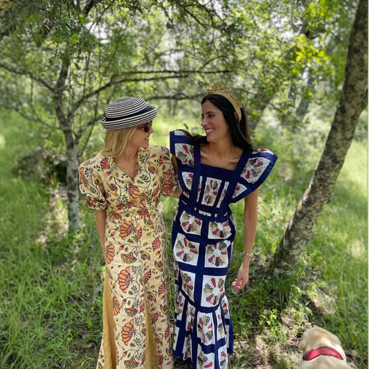 Robe maxi femme avec des détails de volants raffinés et un design imprimé coloré Chic und Stil