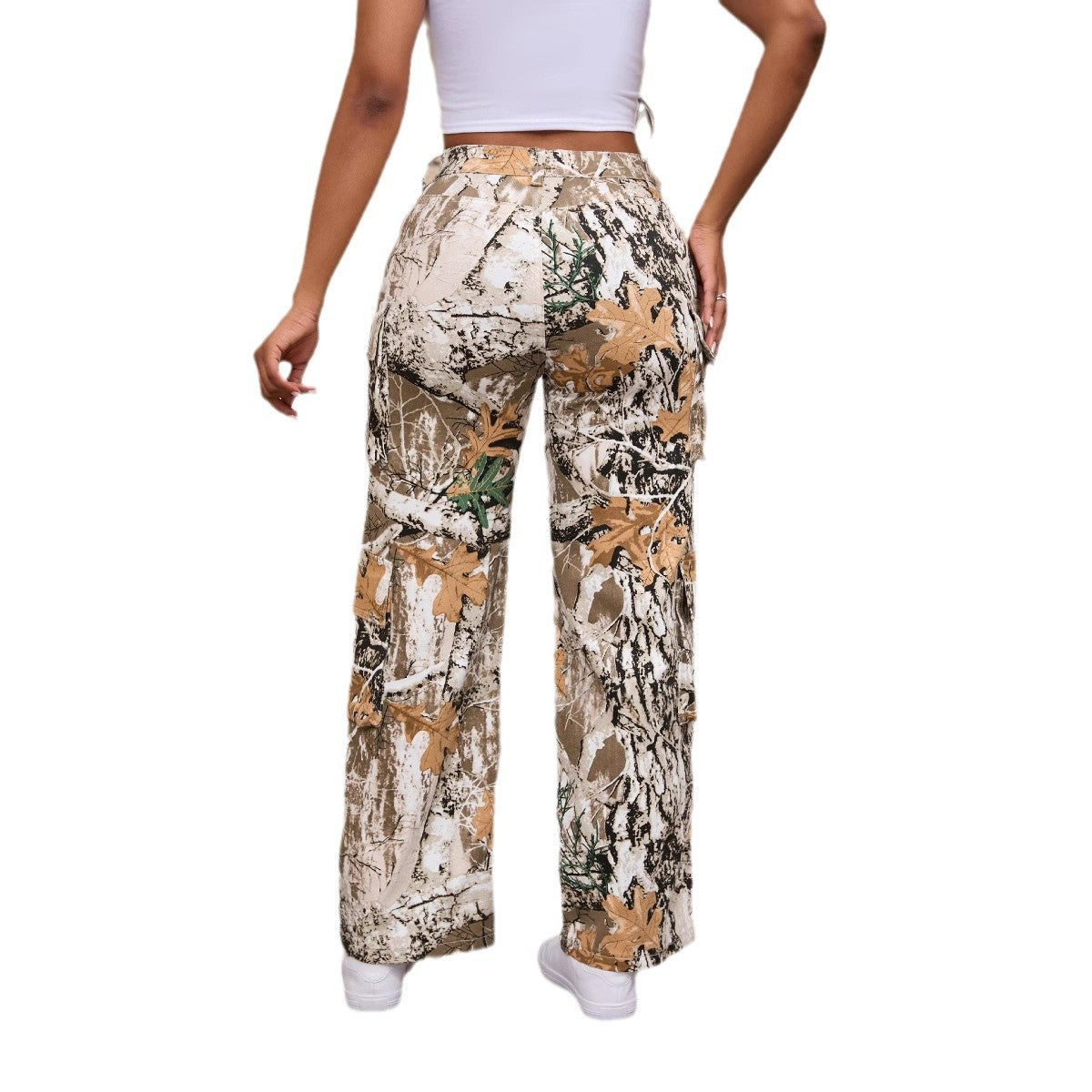 Fashionable women's cargo pants with natural pattern and practical side pockets Chic and Style