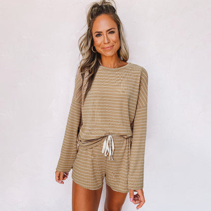 Leisure street style set for women with loose top and short shorts Chic and Style