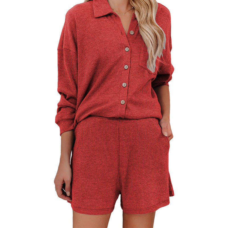 Ensemble de loisirs pour femmes avec blouse décontractée à boutons et shorts Chic und Stil
