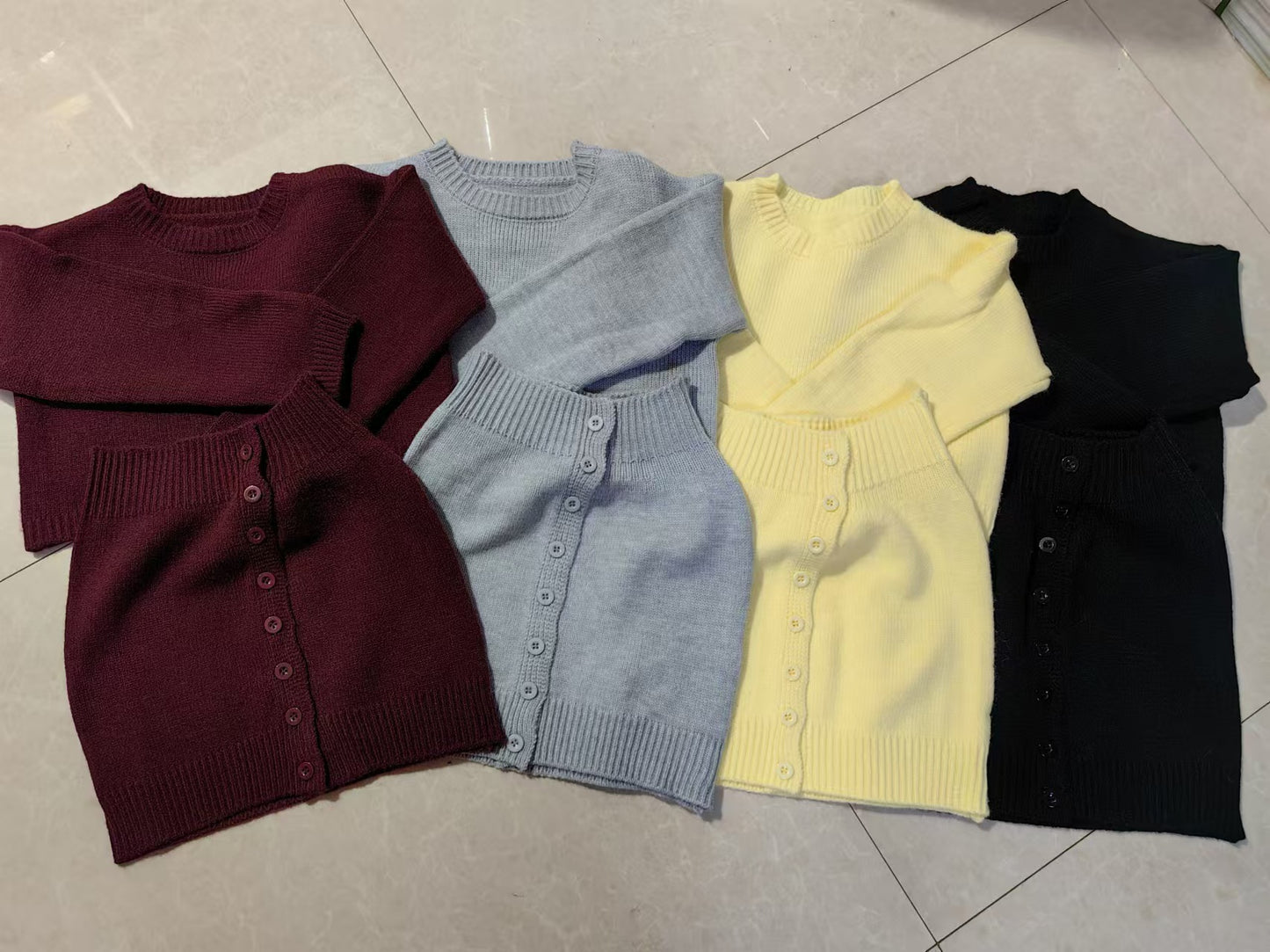 Blouse en tricot pour femmes avec détails de boutons et confort luxueux Chic und Stil
