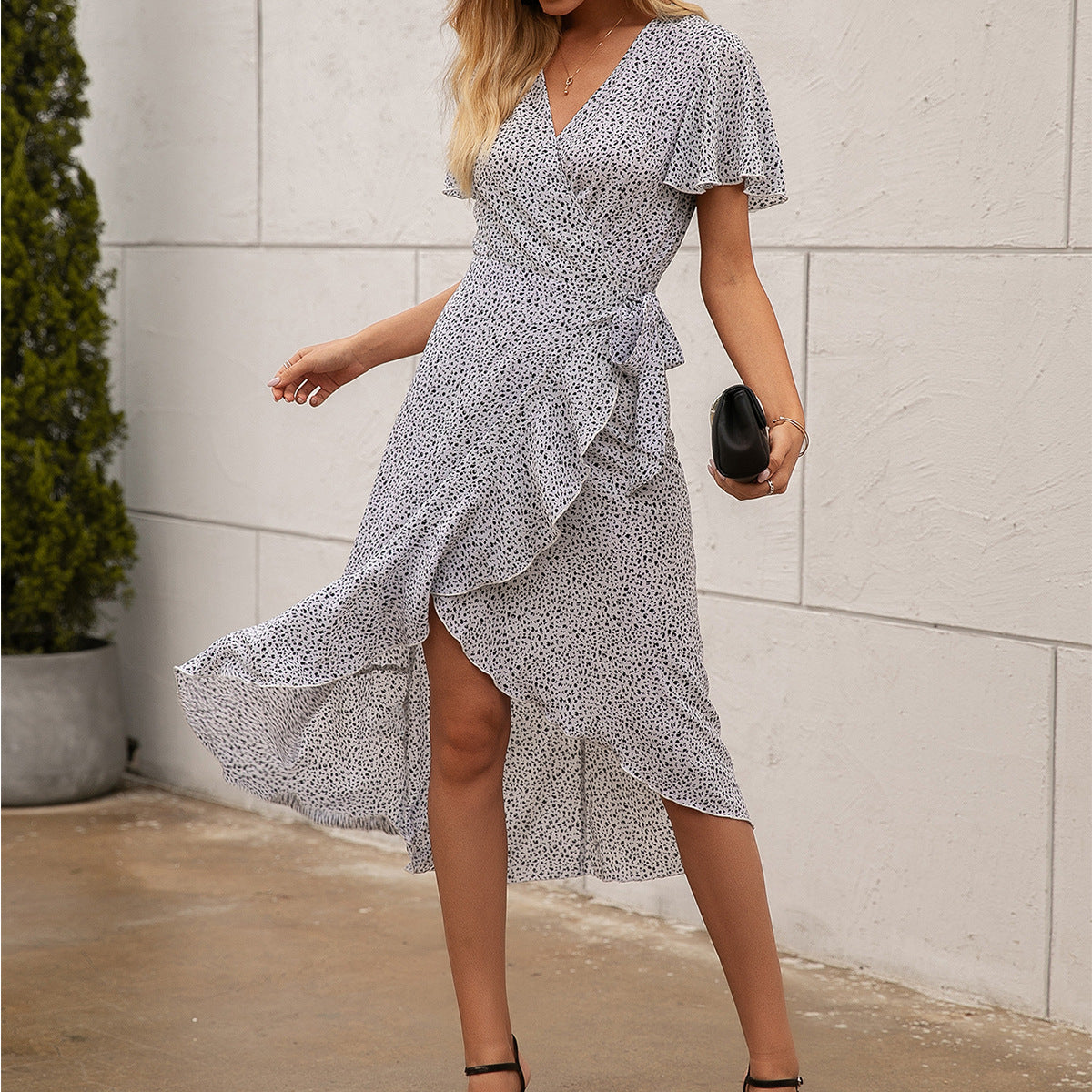 Robe portefeuille pour femmes avec des détails froncés et une silhouette élégante Chic und Stil