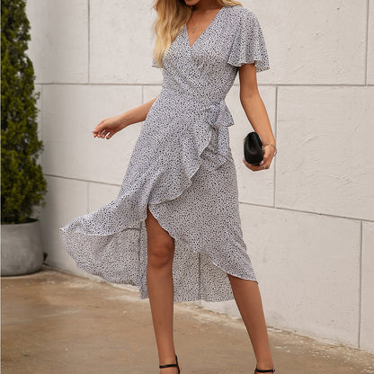 Robe portefeuille pour femmes avec des détails froncés et une silhouette élégante Chic und Stil