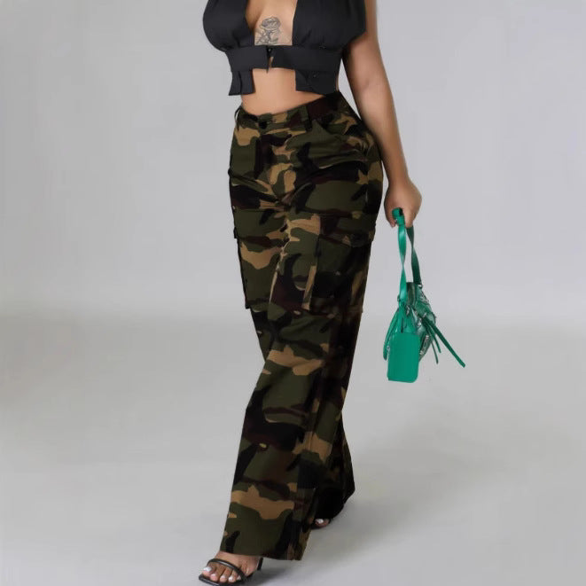 Women's cargo pants with a wide cut and practical pockets Chic and Style