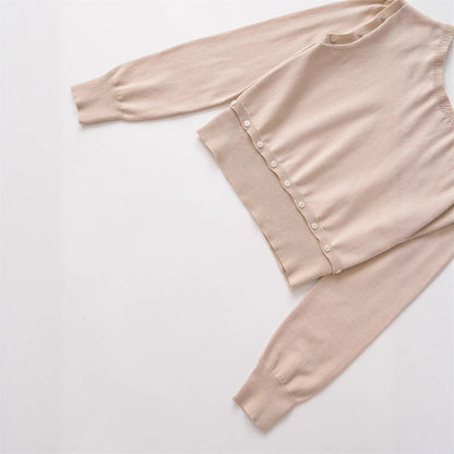 Pull en tricot pour femmes avec décolleté en V et boutons décoratifs Chic und Stil
