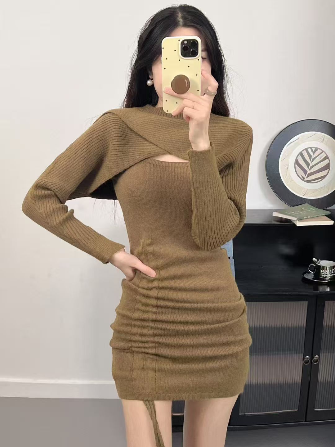 Robe en tricot pour femmes avec l'apparence d'un pull oversized et détails - Chic und Stil