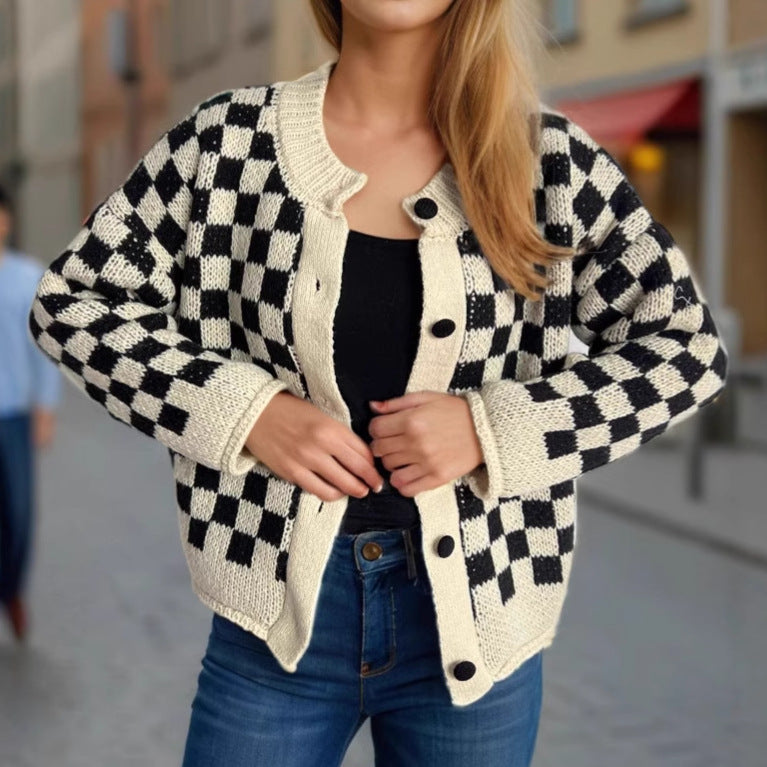 Dame pull en tricot épais avec un motif à carreaux moderne et des détails de bouton pratiques Chic und Stil