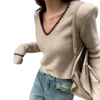 Pull en tricot à col V pour dames avec finitions décoratives Chic und Stil