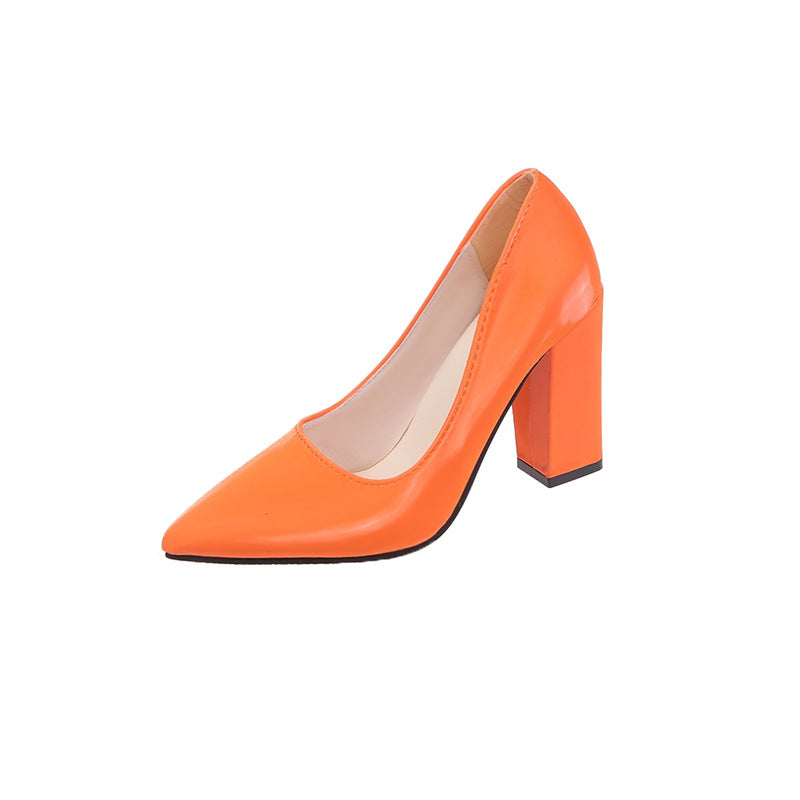 Chaussures à talons en dentelle pour femmes avec un bloc confortable et une finition brillante Chic und Stil