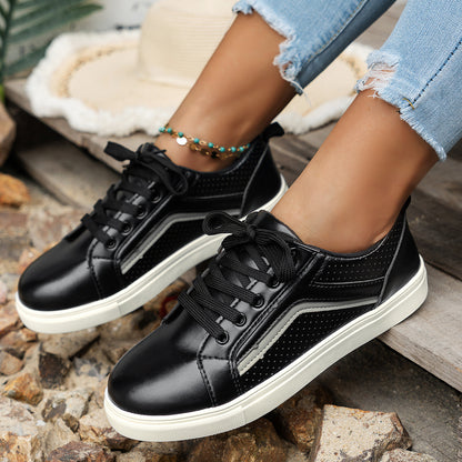 Baskets mode pour femmes avec surface perforée et semelle flexible Chic und Stil