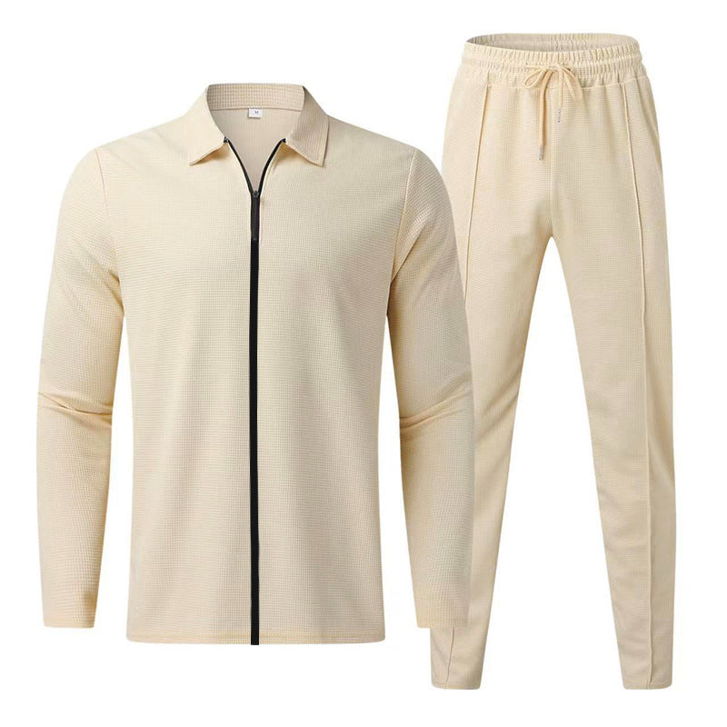 Men's sports training set with a textured long sleeve top and comfortable jogger pants Chic und Stil