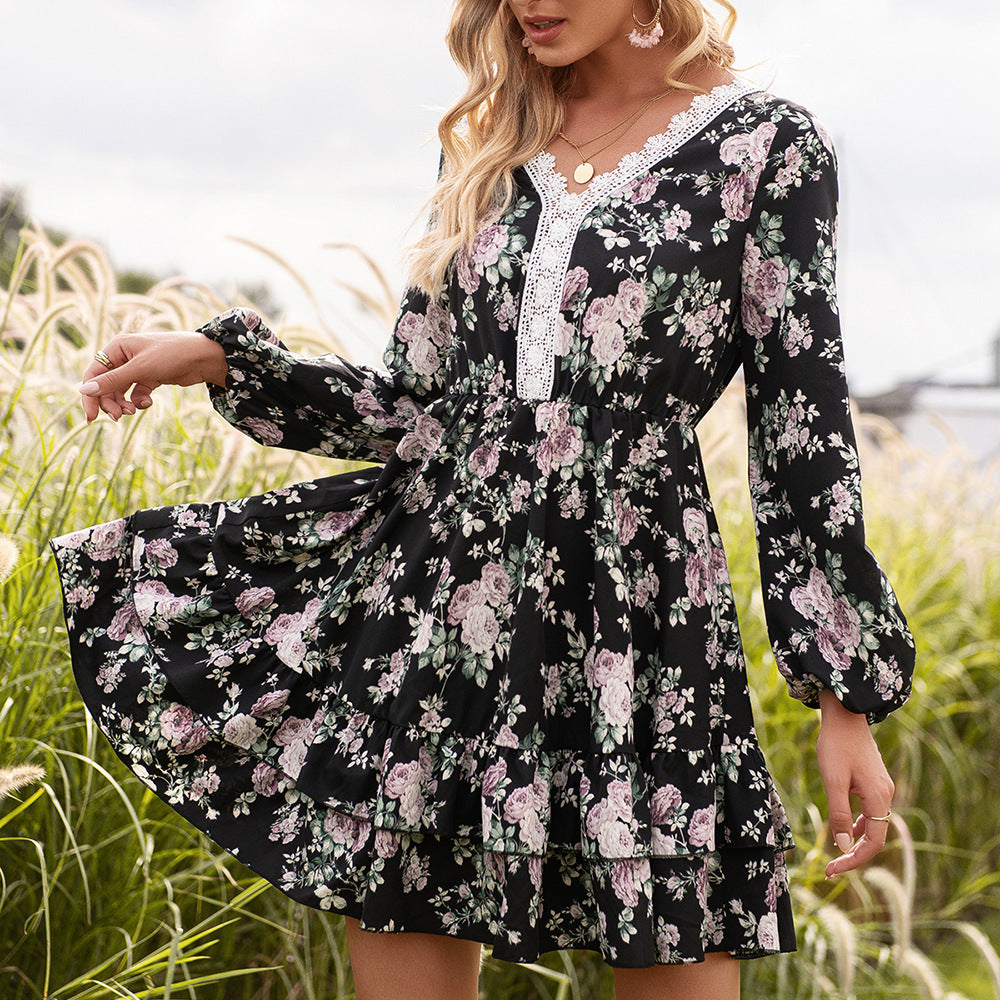 Robe mini femme avec imprimés floraux et détails de volants élégants Chic und Stil