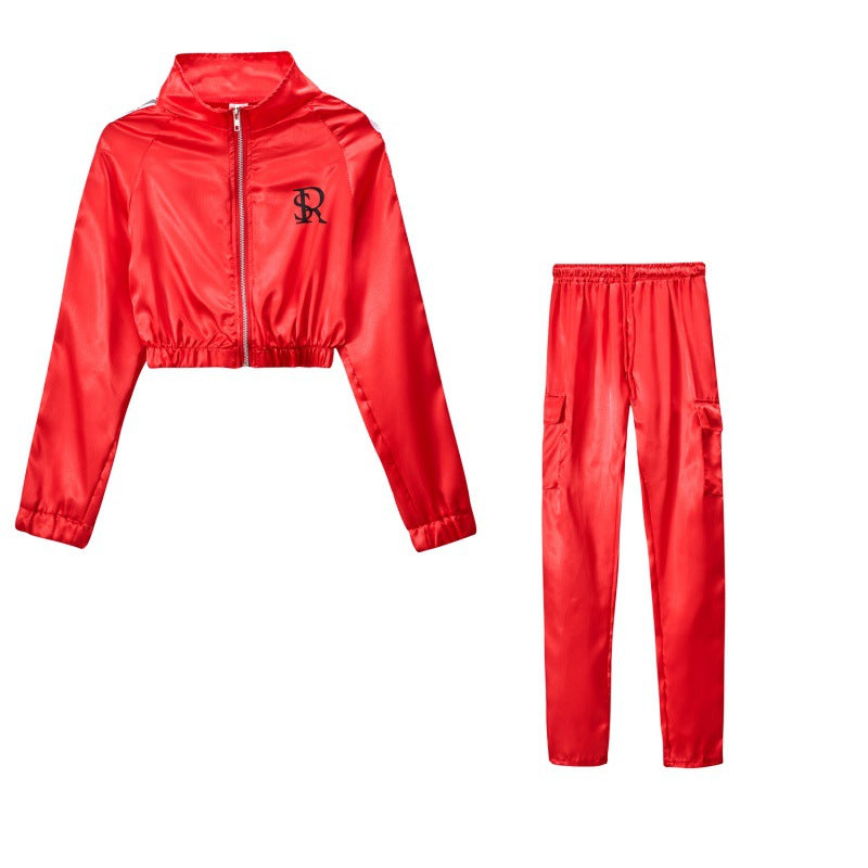 Women's sporty tracksuit set with cropped jacket and jogger pants Chic und Stil