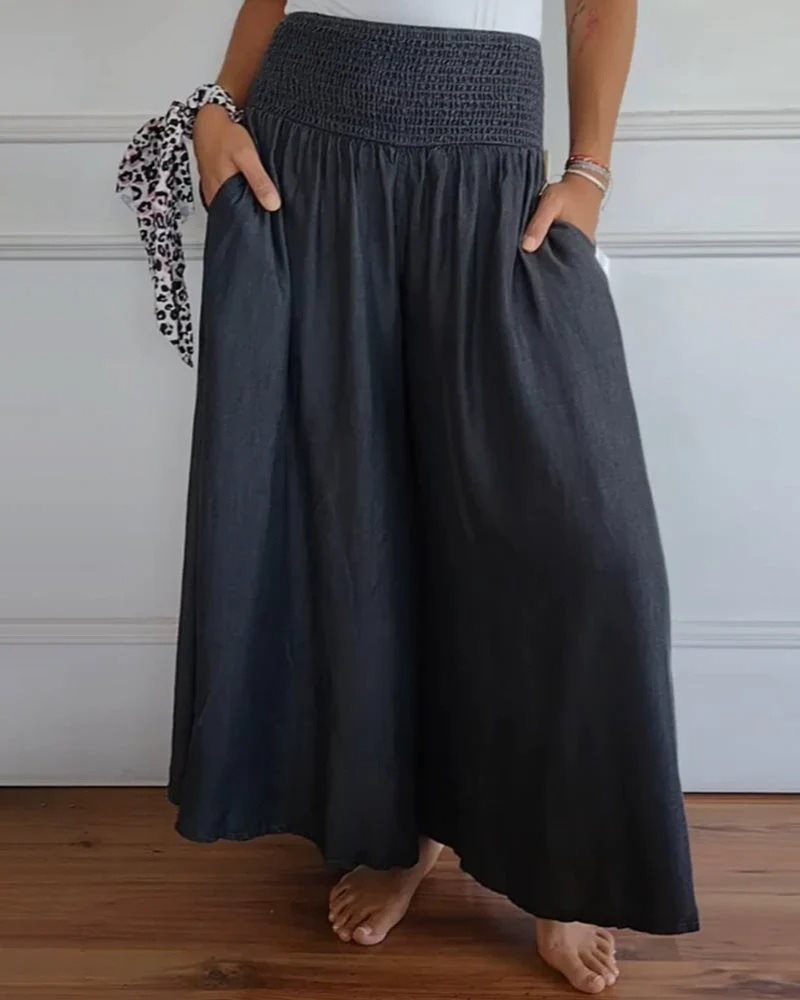 Wide cotton pants for women with elastic waistband and practical pockets Chic und Stil