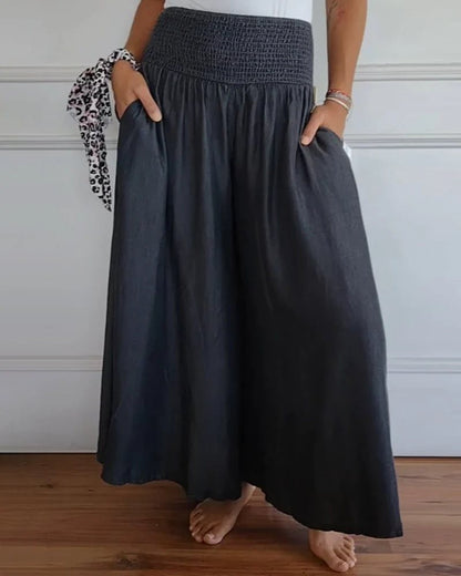 Wide cotton pants for women with elastic waistband and practical pockets Chic und Stil