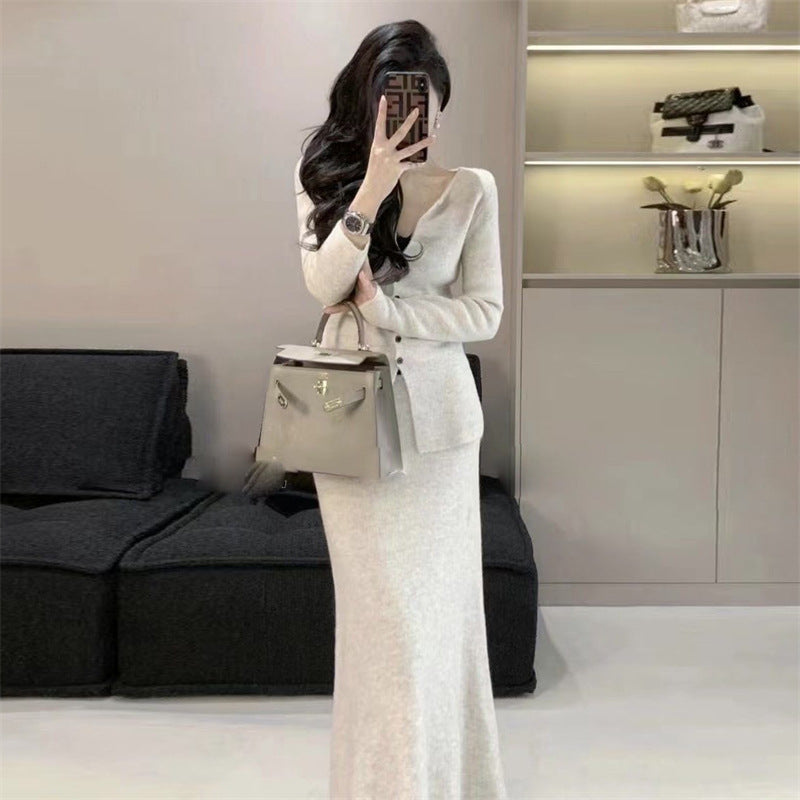 Robe en tricot élégante pour femmes avec une silhouette féminine et un joli décolleté en V Chic und Stil