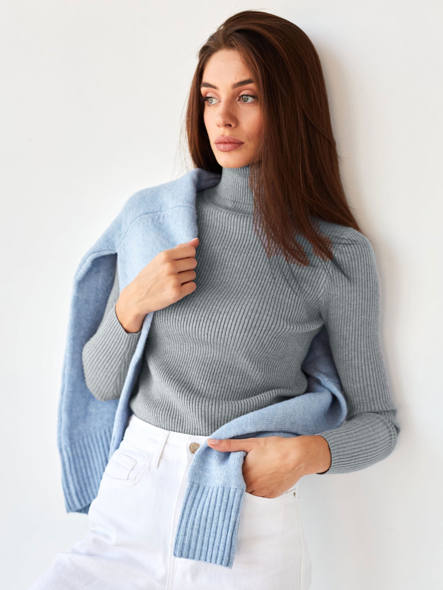 Pull-over à col roulé pour dames avec un design côtelé et une coupe décontractée Chic und Stil