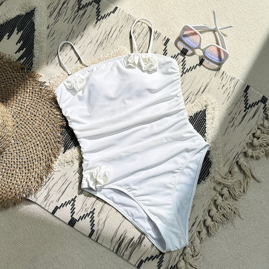 Maillot de bain une pièce pour femmes avec un ruché raffiné et des détails délicats Chic und Stil