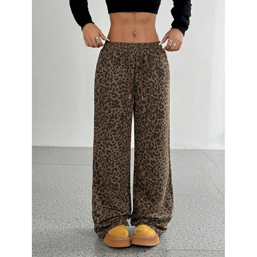 Chic and stylish camouflage design cargo pants for women